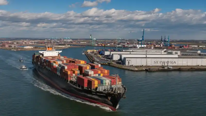 Global shipping logistics for Hailey Bieber Rhode brand Sephora Europe expansion