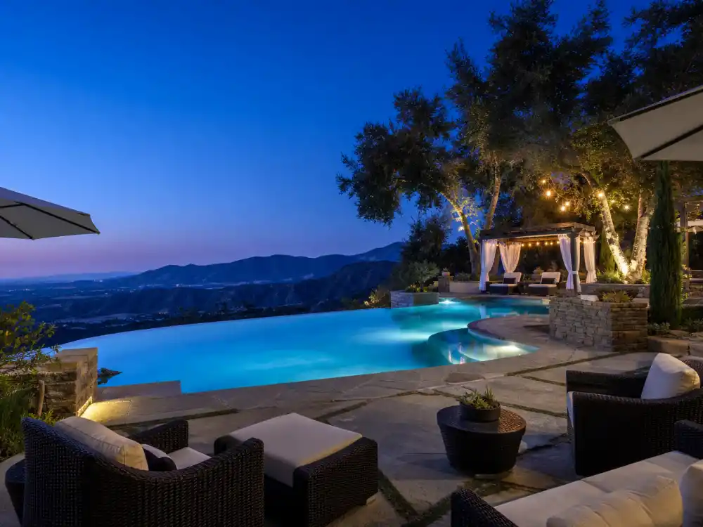 Backyard infinity pool of an estate owned by one of the celebrities who live in Calabasas