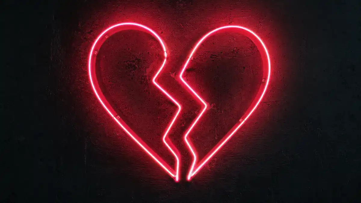 Broken heart neon sign representing celebrity couples who broke up in 2026