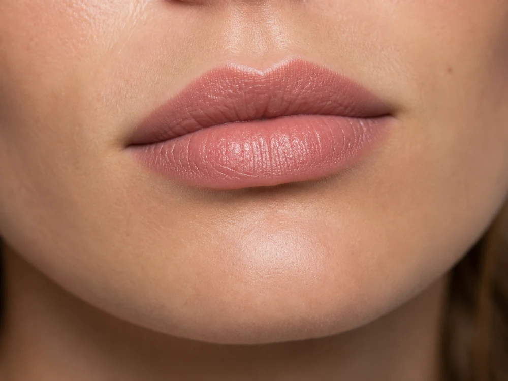 Filler culture debate and celebrity lip speculation in Hollywood