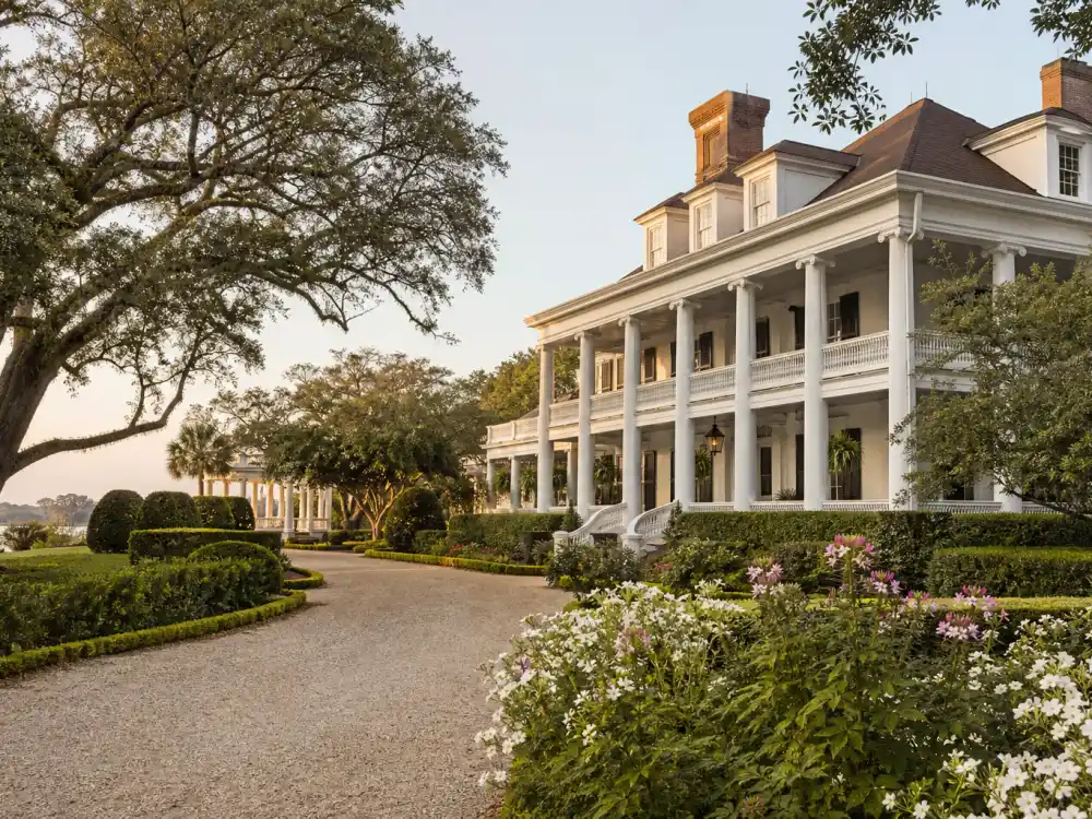 Grand Georgia plantation-style venue where Jennifer Lopez and Ben Affleck held their second wedding ceremony