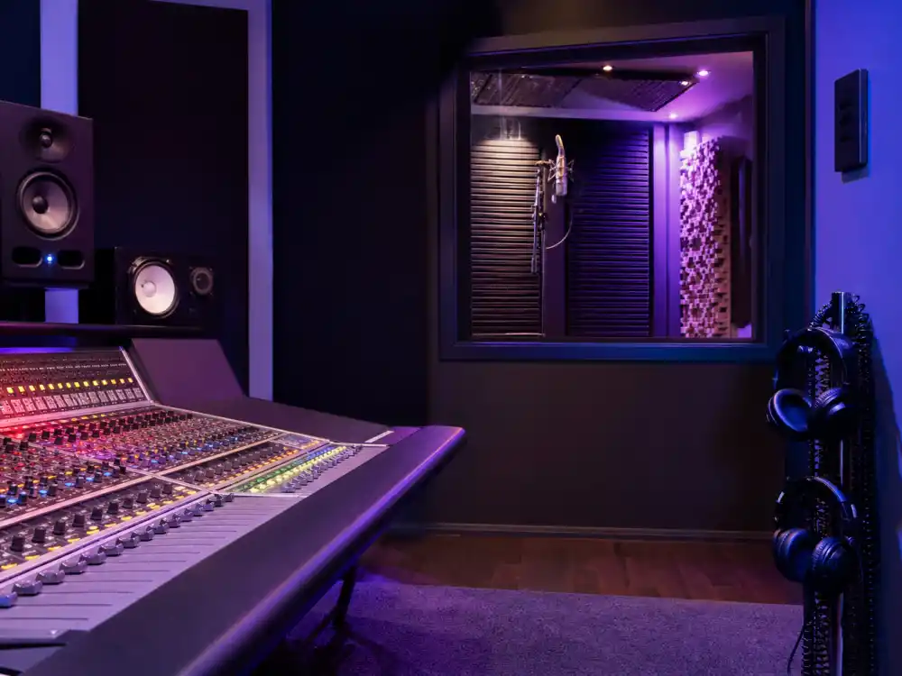 Music recording studio where Selena Gomez and Benny Blanco first collaborated on hit songs