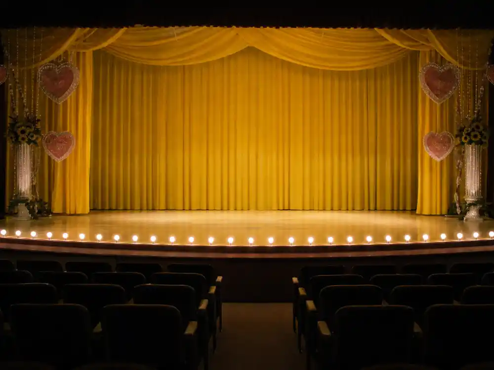 Empty child beauty pageant stage lights for Abigail Breslin Little Miss Sunshine Oscar-nominee era