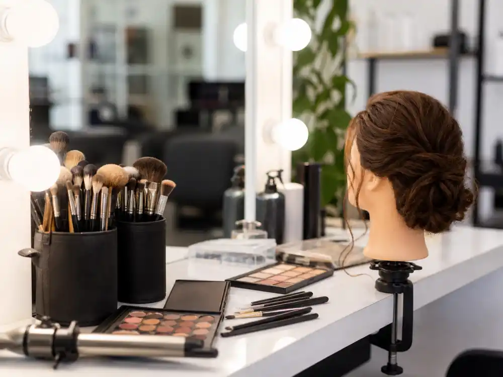 A cosmetology school beauty station, reflecting how Amanda Bynes went back to school for fashion and beauty
