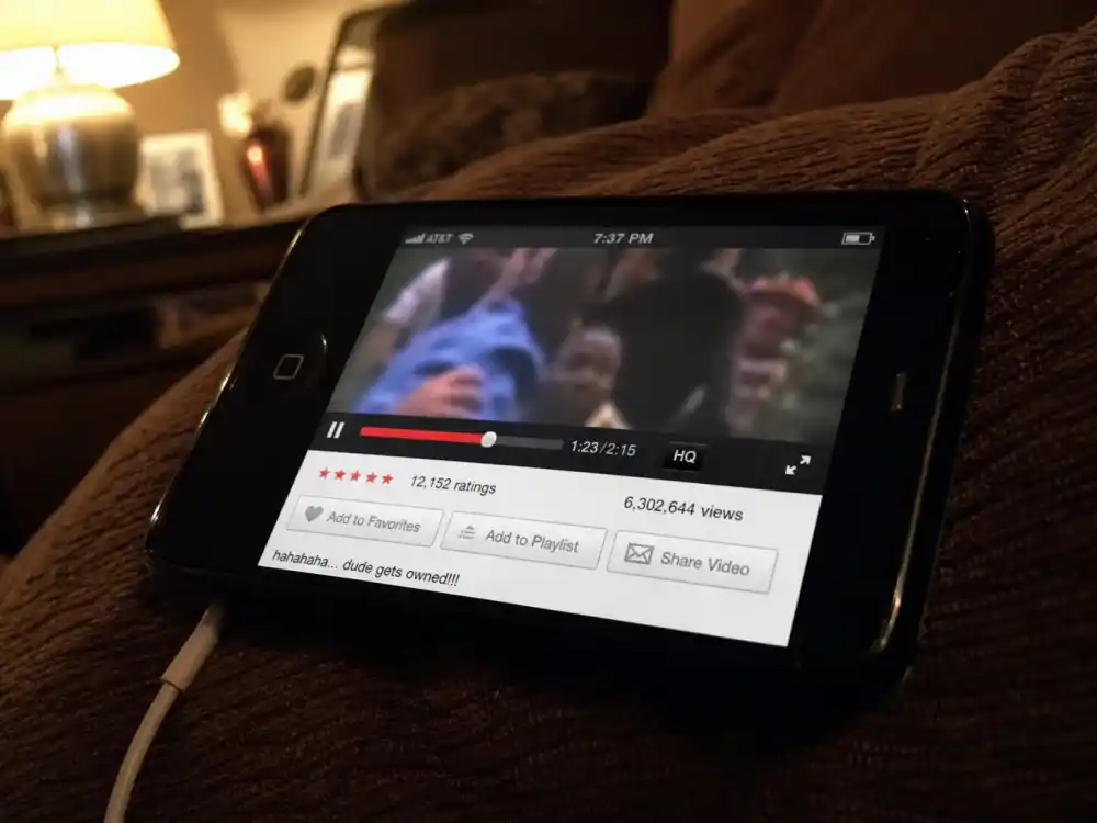 Smartphone viral video playback for the Antoine Dodson Bed Intruder meme and hide yo kids catchphrase