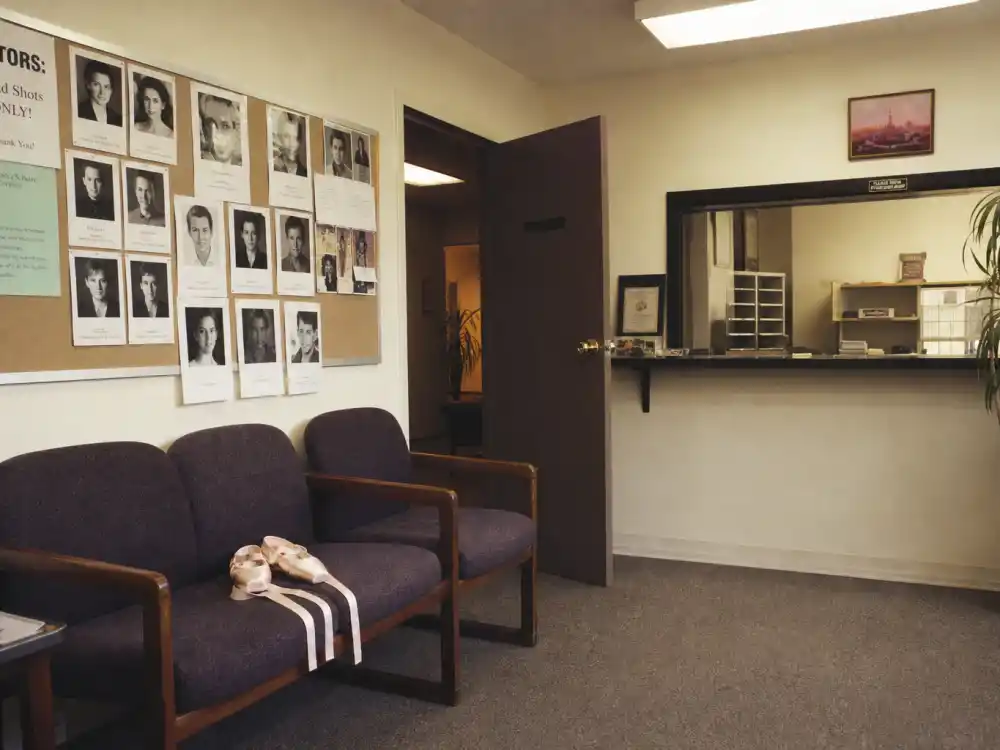 1990s Hollywood casting waiting room for Ariana Richards child actor career before Jurassic Park