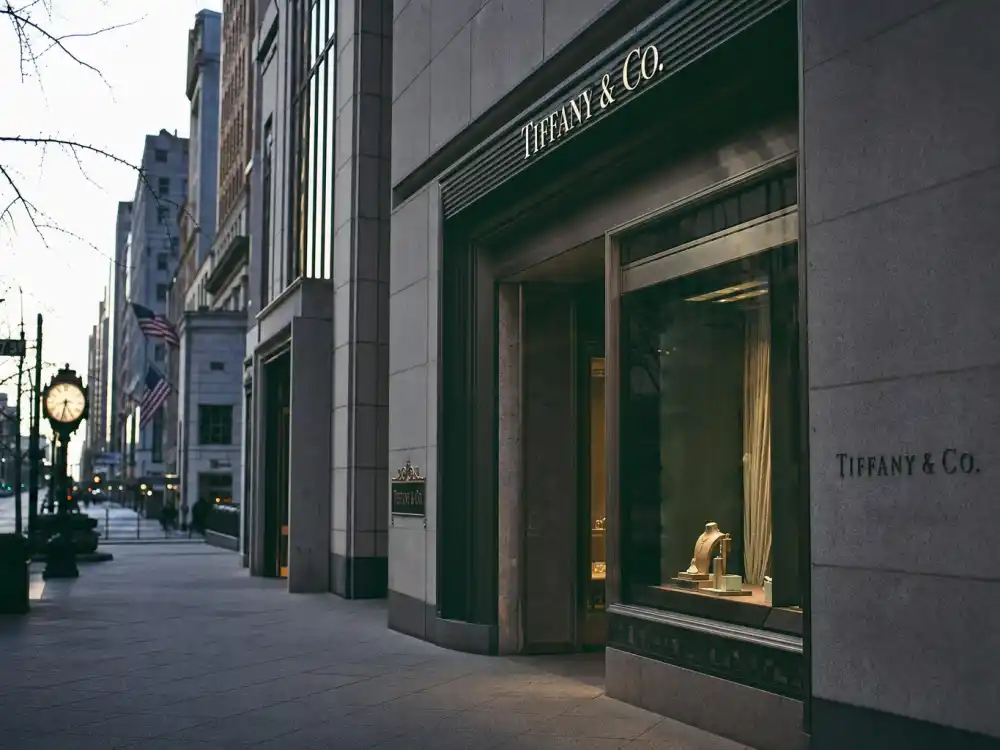Fifth Avenue Tiffany storefront at dawn central to Audrey Hepburn little black dress Givenchy Breakfast at Tiffany's opening scene and 1960s New York glamour
