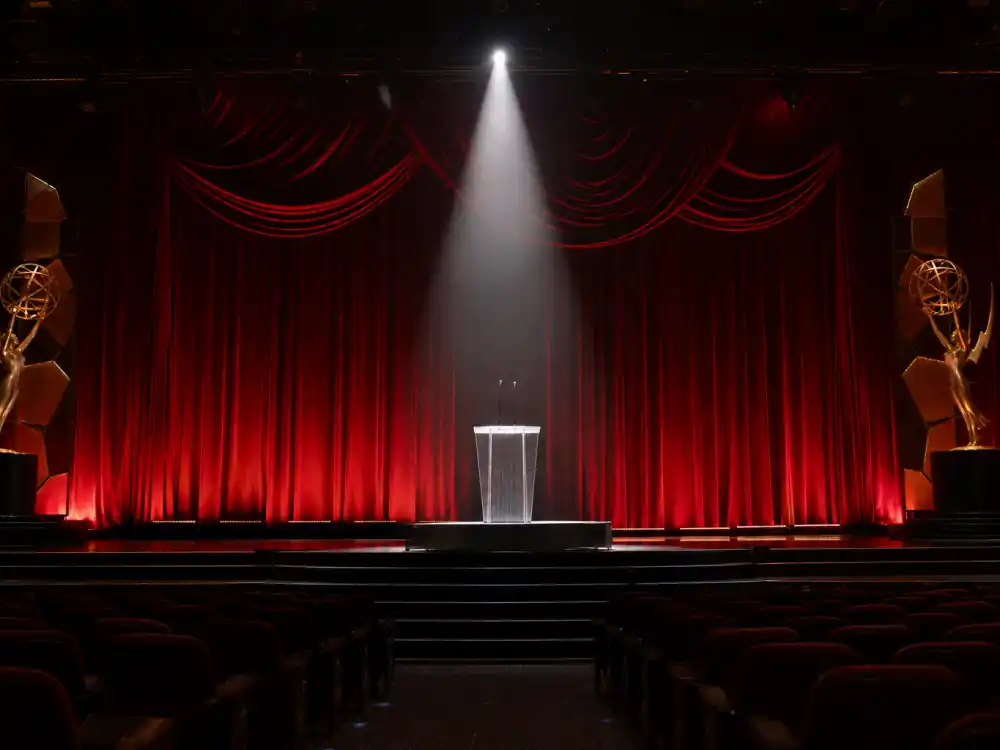 Golden awards statuette silhouette on stage tied to the biggest Oscar upsets in history across Best Picture and acting races