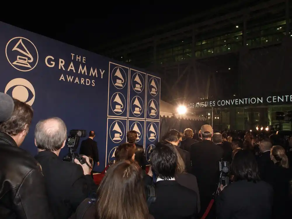1999 Grammy Awards Los Angeles red carpet atmosphere central to Celine Dion reverse tuxedo Grammys history and avant-garde fashion legacy