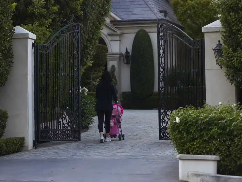 Anonymous parent pushing pink toddler stroller for Dream Kardashian Rob Kardashian daughter guide Rob and Blac Chyna co-parenting context