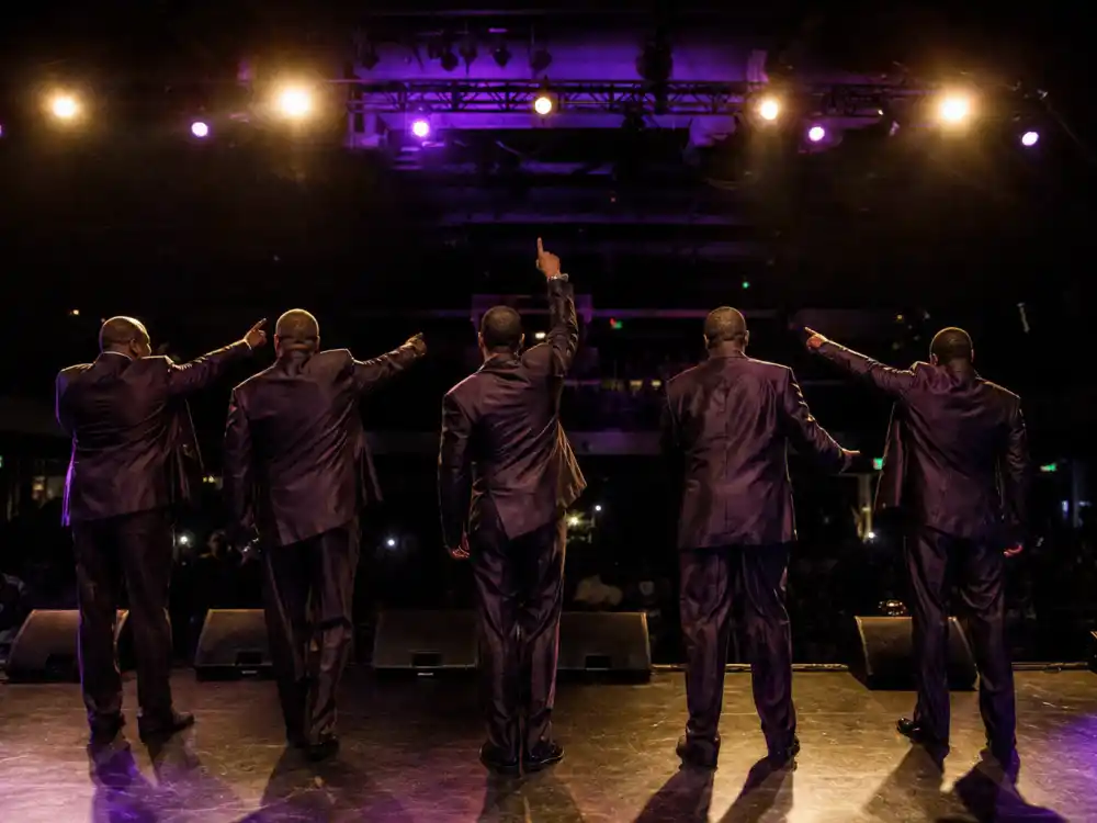 Dru Hill R&B group silhouettes on stage for what happened to Sisqo before his solo Thong Song breakthrough
