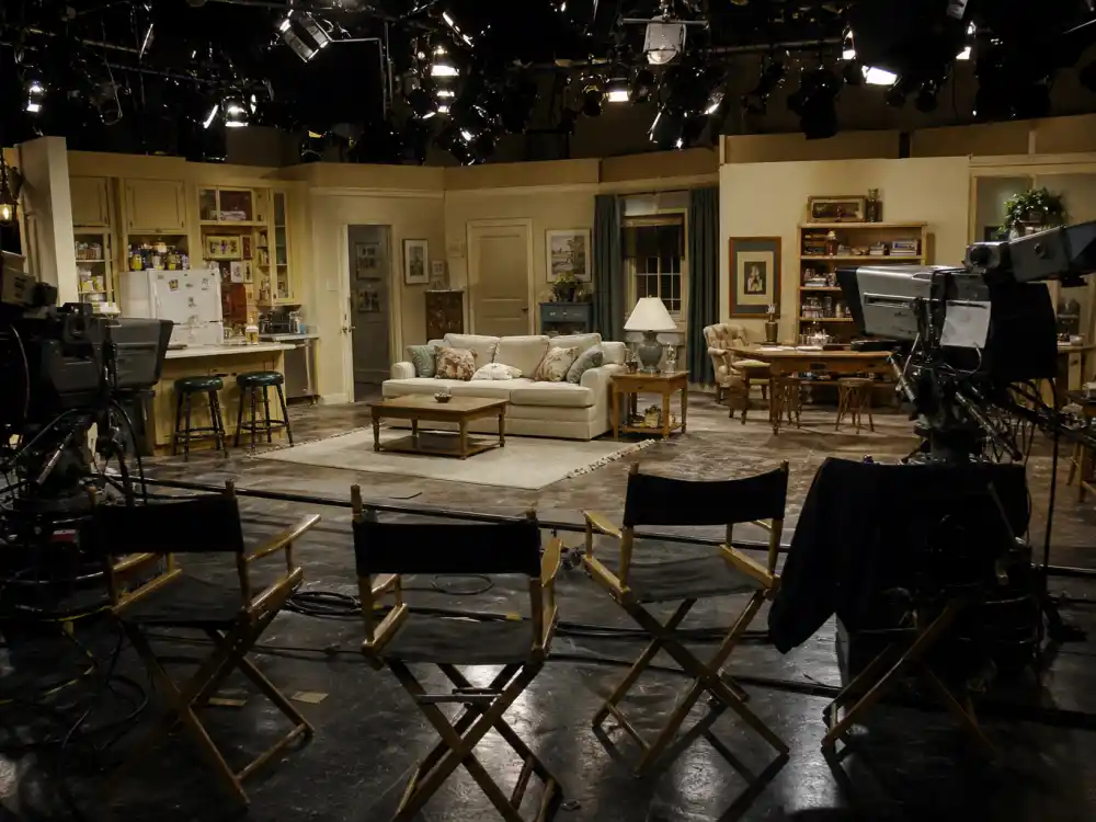 1990s CBS multi-camera sitcom soundstage for the Everybody Loves Raymond cast where are they now peak comedy era