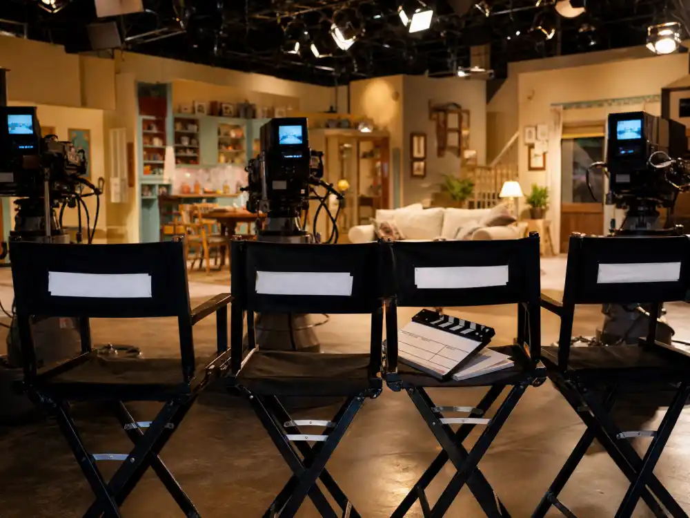 Director chairs on a brightly lit sitcom soundstage for the Everybody Loves Raymond cast where are they now production years