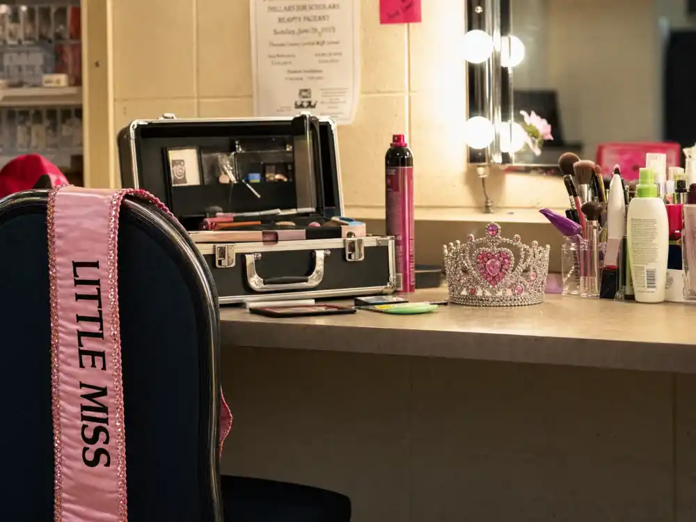 Child beauty pageant dressing room for where is Honey Boo Boo now — Alana Thompson Toddlers and Tiaras beginnings in Georgia