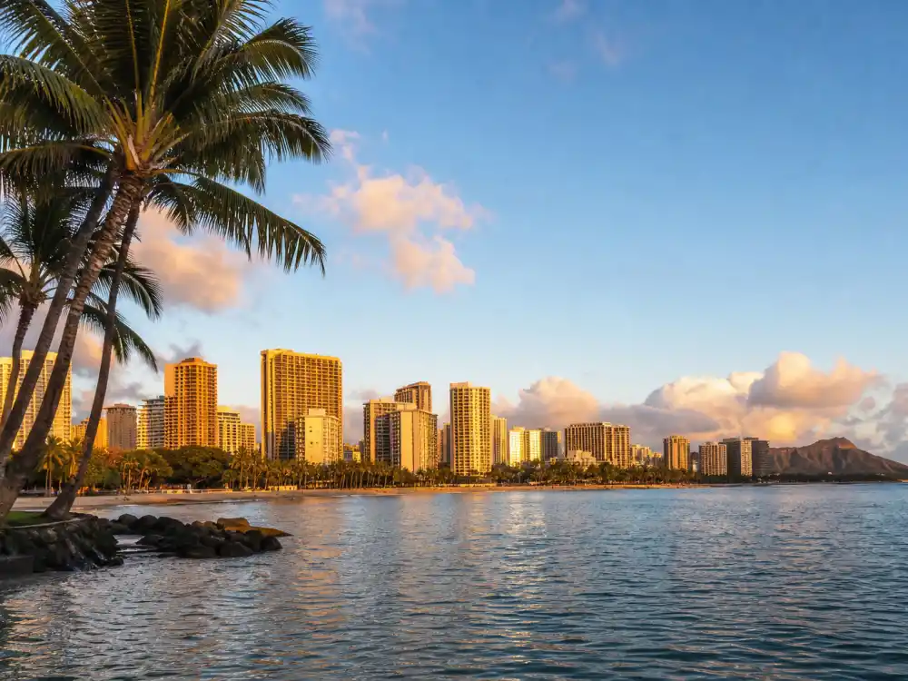 Honolulu Hawaii skyline evoking how old is Jason Momoa birthplace — the city where Joseph Jason Namakaeha Momoa was born on August 1, 1979