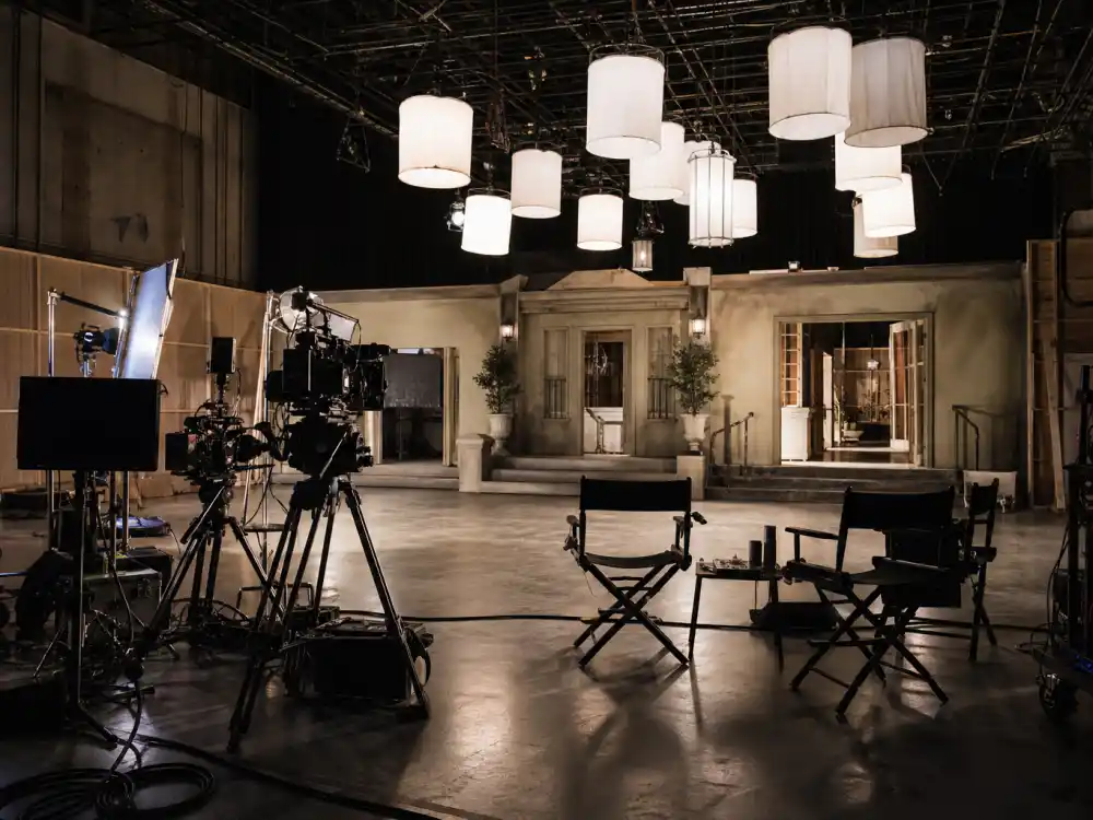 Film studio set reflecting how old is Jennifer Lawrence career arc from indie breakout to Oscar-winning drama and global blockbuster franchise dominance