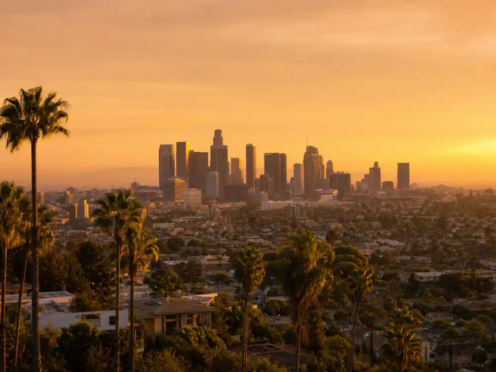 Los Angeles California skyline evoking how old is Kylie Jenner birthplace — the city where Kylie Kristen Jenner was born on August 10, 1997