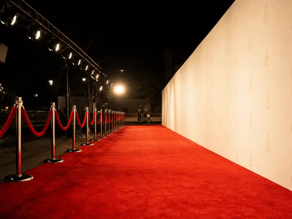 Red carpet premiere display reflecting how old is Matt Damon at industry peak — Oscar milestones and Bourne franchise dominance across three decades
