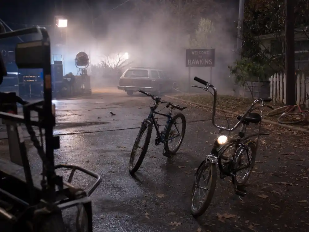Retro sci-fi teen drama film set reflecting how old is Noah Schnapp career arc from Scarsdale roots to global Netflix stardom as Will Byers on Stranger Things
