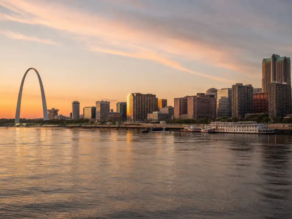 St Louis Missouri skyline evoking how old is SZA birthplace — the city where Solána Imani Rowe was born on November 8, 1989