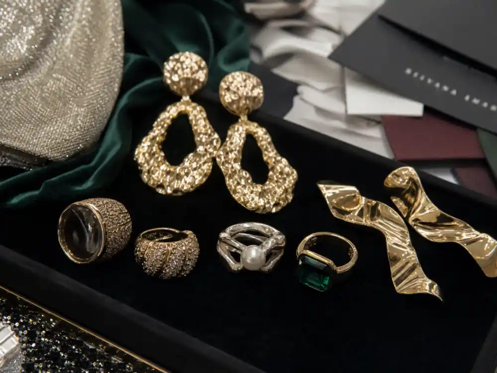 Bold statement jewelry and sculptural rings finishing how to dress like Florence Pugh red carpet bold accessory discipline