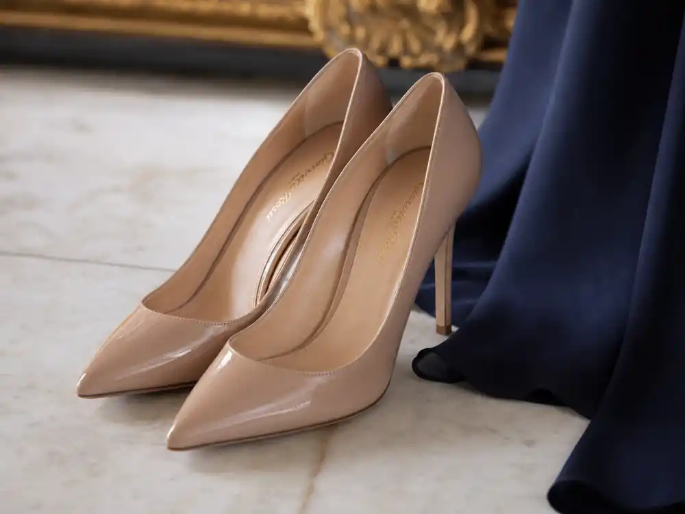 Nude pointed pumps showing how to dress like Kate Middleton classic fashion leg-lengthening footwear discipline