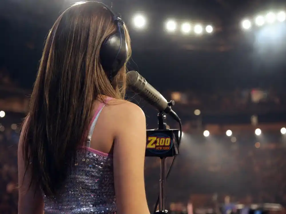 Teen pop microphone silhouette for what happened to JoJo singer during her 2004 breakthrough era