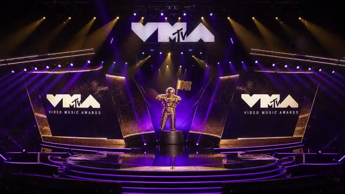 Kanye West Taylor Swift VMA moment explained — Moon Person trophy on dramatic MTV Video Music Awards stage with purple arena spotlights and live TV atmosphere