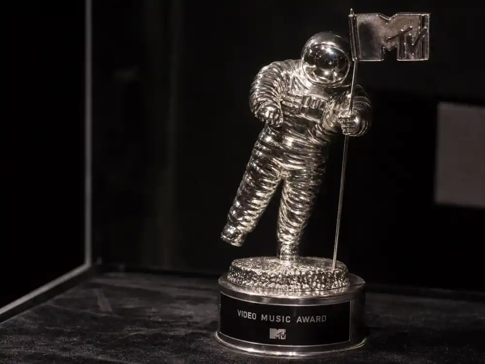 Silver Moon Person trophy close-up for Kanye West Taylor Swift VMA moment explained — the statuette Taylor Swift held when Kanye West interrupted her 2009 speech