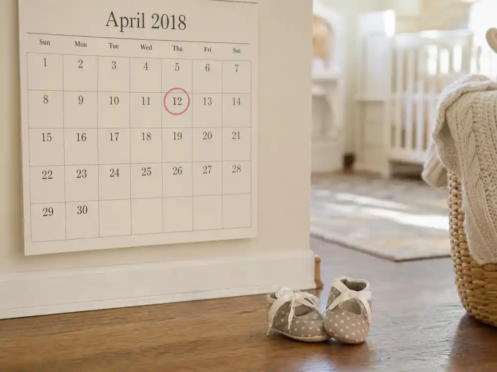 April 12 2018 calendar with baby shoes for Khloe Kardashian kids True and Tatum guide — True Thompson birth date verified by People