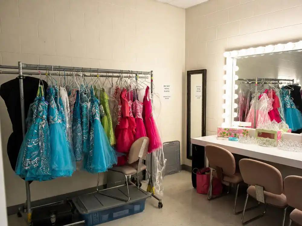 Child beauty pageant backstage for Mama June Honey Boo Boo era when Alana Thompson became a TLC sensation