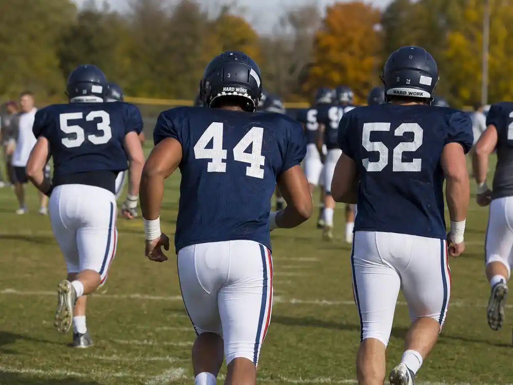 Notre Dame linebacker practice drills for what happened to Manti Teo during his college football rise
