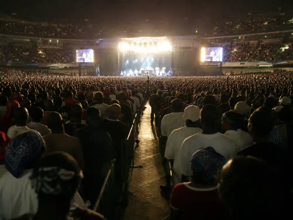 Stadium concert crowd for what happened to Nelly at Hot in Herre peak and arena tours
