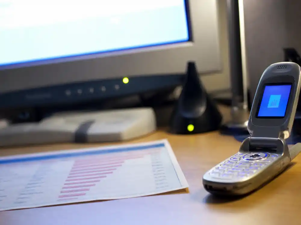 Flip phone ringtone desk for one hit wonders where are they now 2000s download craze