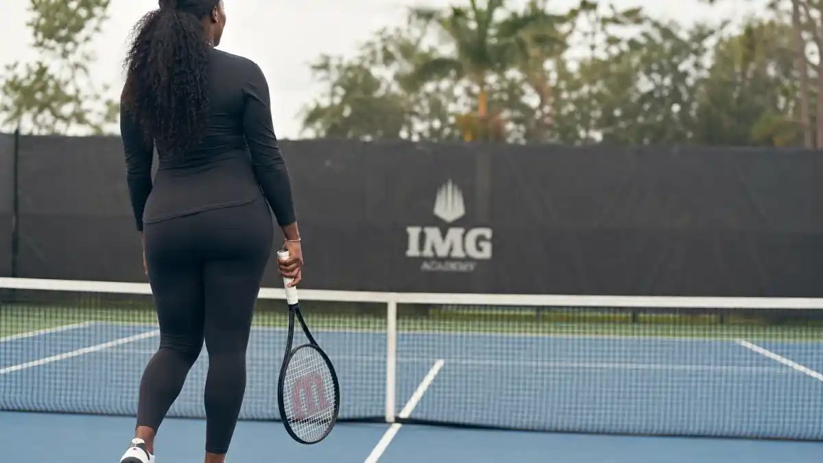 Serena Williams maternity fashion looks athletic maternity wear on tennis court
