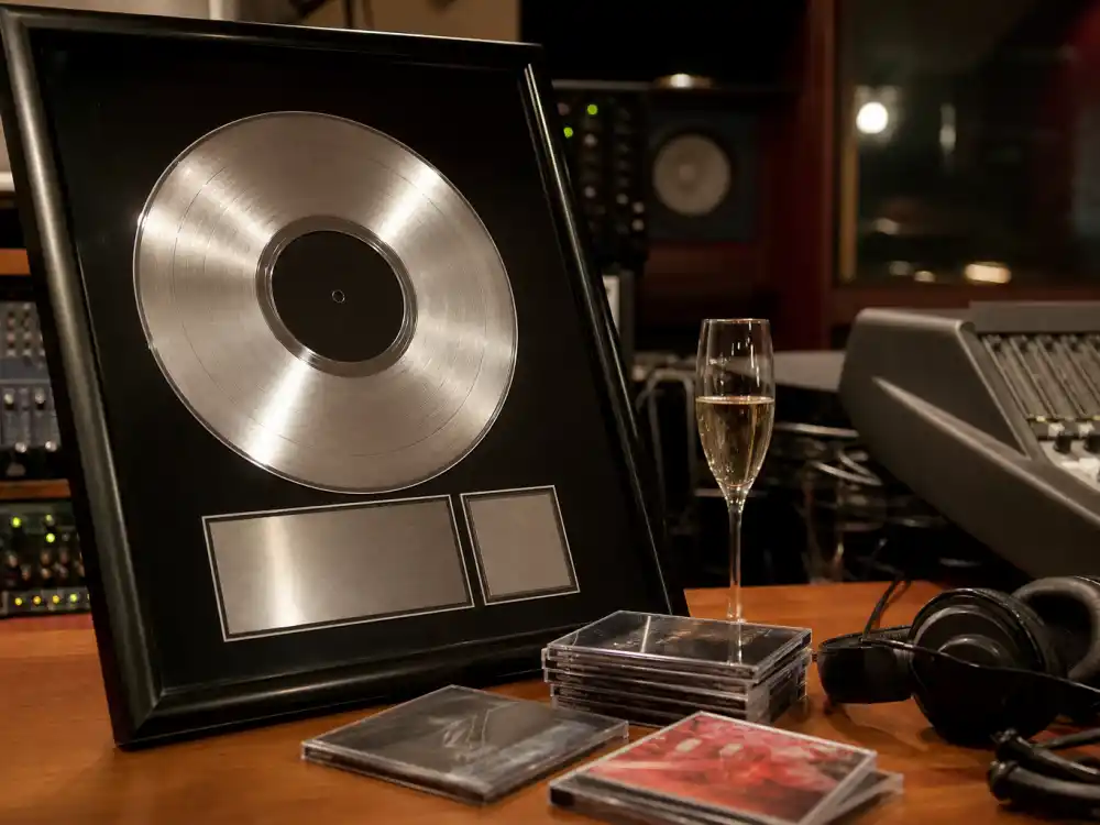 Platinum plaque studio desk for what happened to Sisqo after Incomplete and chart-topping solo hits