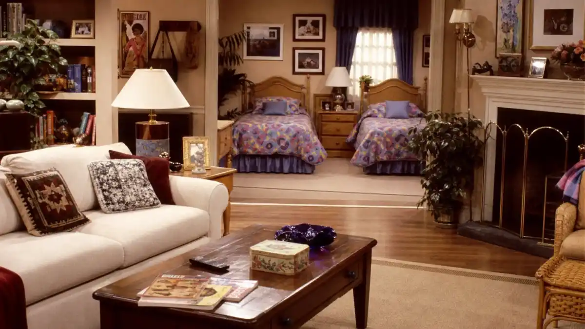 Sister Sister cast where are they now — cozy 1990s suburban living room with twin bedroom evoking the iconic WB sitcom home