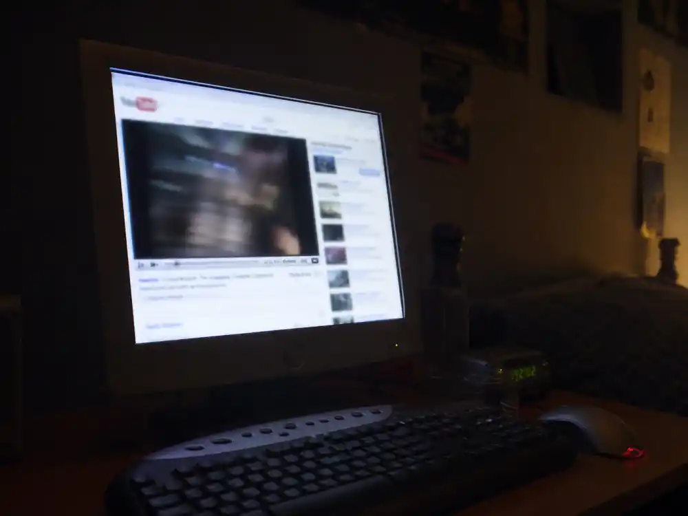 Early 2000s desktop computer for what happened to Star Wars Kid when classmates leaked the Jedi video online