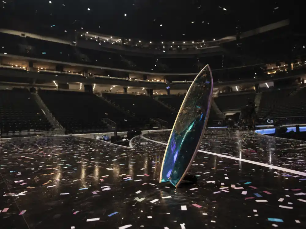 Empty arena after 2019 show with surfboard trophy left on stage for Teen Choice Awards what happened to them final Fox telecast