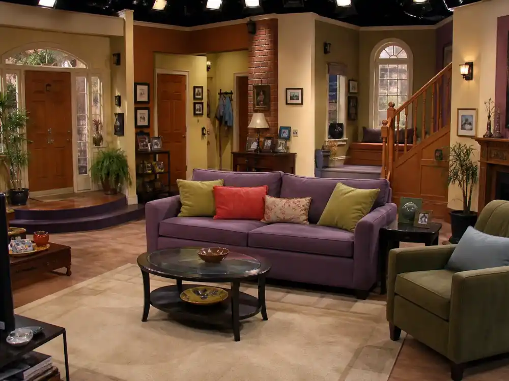Sitcom soundstage for what happened to Orlando Brown as Eddie Thomas on That's So Raven