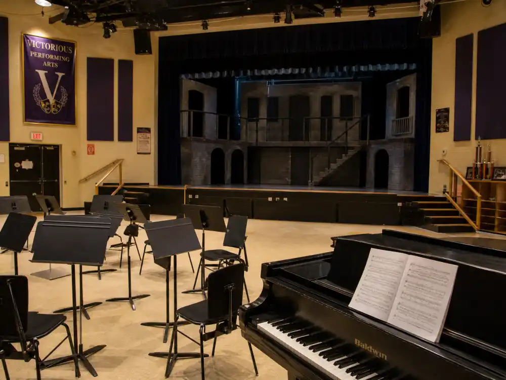 Performing arts rehearsal room for where is Victoria Justice now as Tori Vega on Victorious
