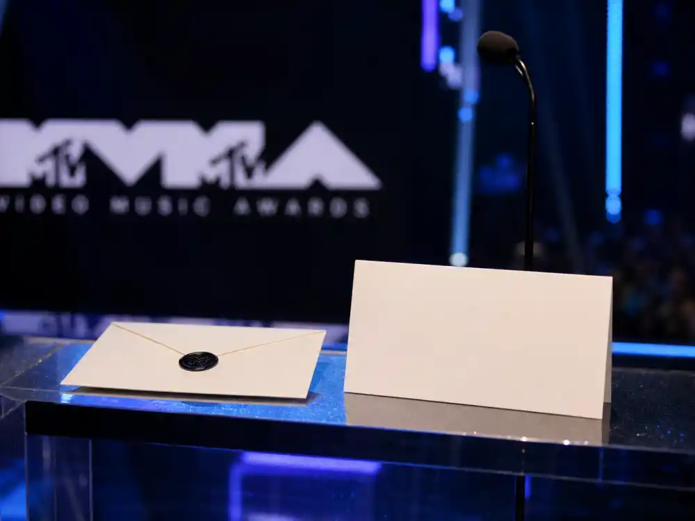 Sealed envelope on podium beside blank winner placard before September ceremony when VMAs 2026 winners full list goes live