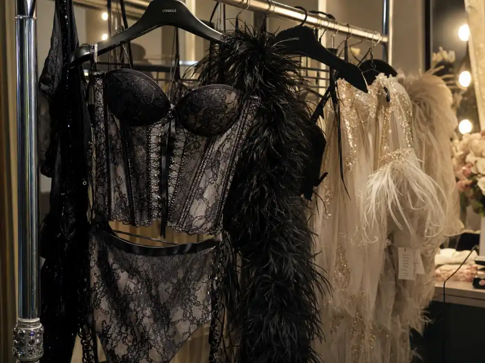 Marc Jacobs black lace burlesque corset and feather boa shaping what did Dua Lipa wear to Met Gala 2024
