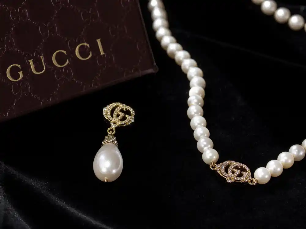Pearl drop earring and Gucci jewelry finishing what did Harry Styles wear to Met Gala across 2019 and 2021