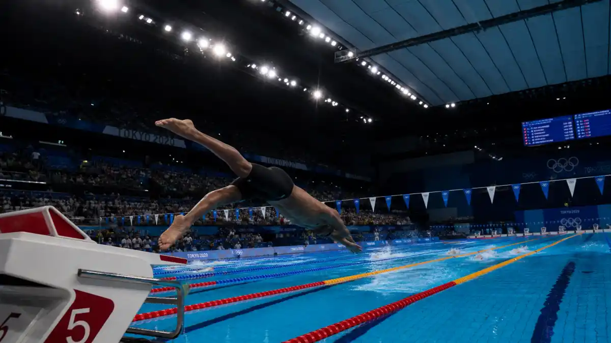 What happened to Ryan Lochte — Olympic swimming pool competition with anonymous swimmer at starting blocks