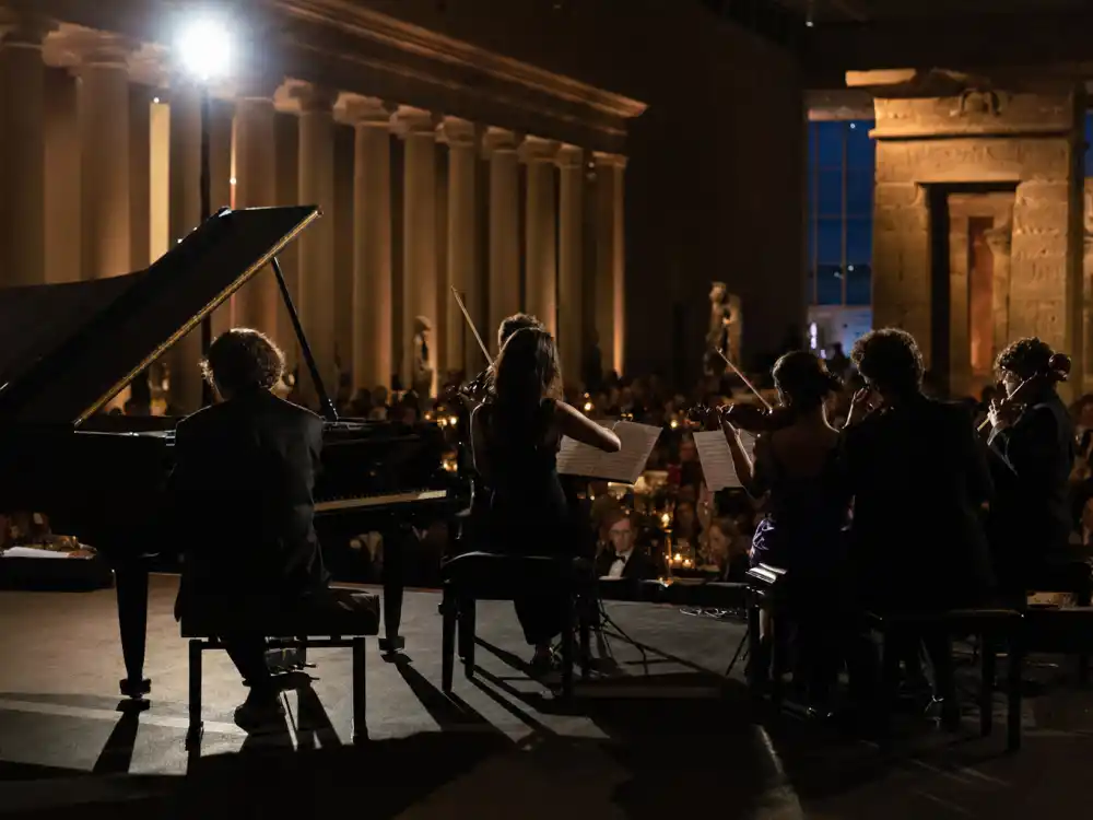 Live musical performance during the Met Gala dinner — what happens inside the Met Gala dinner includes surprise sets between courses in the Great Hall