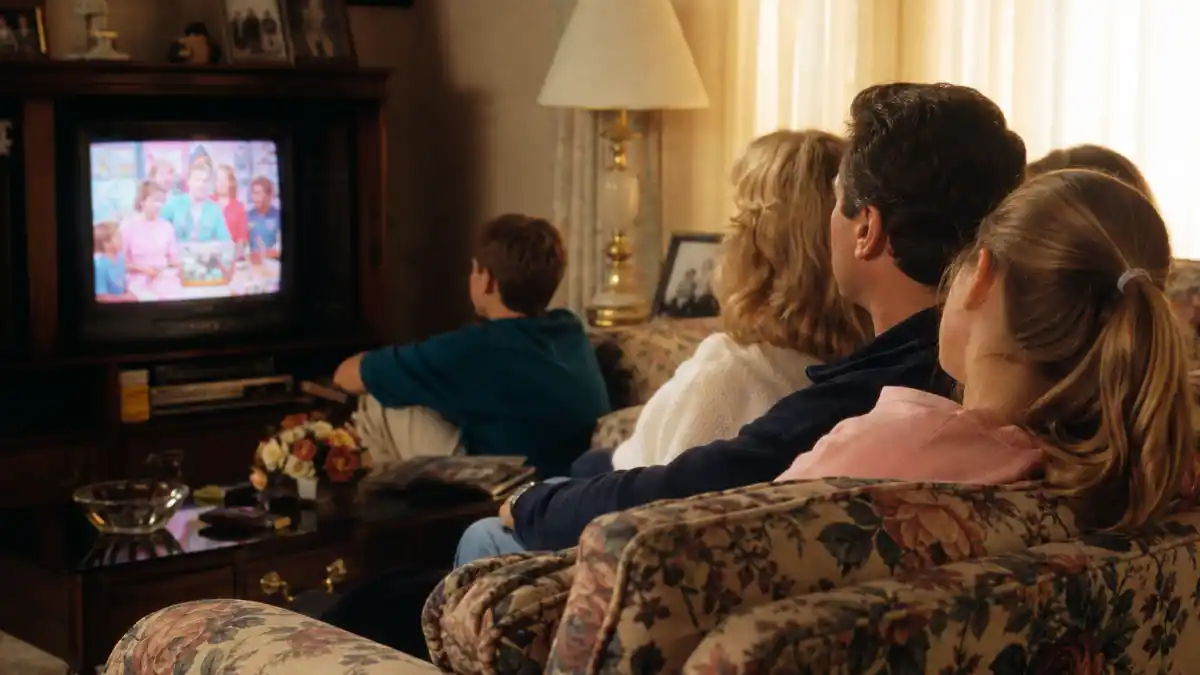 Where is Christine Taylor now 2026 — 1990s family watching retro TV evoking The Brady Bunch Movie comedy era