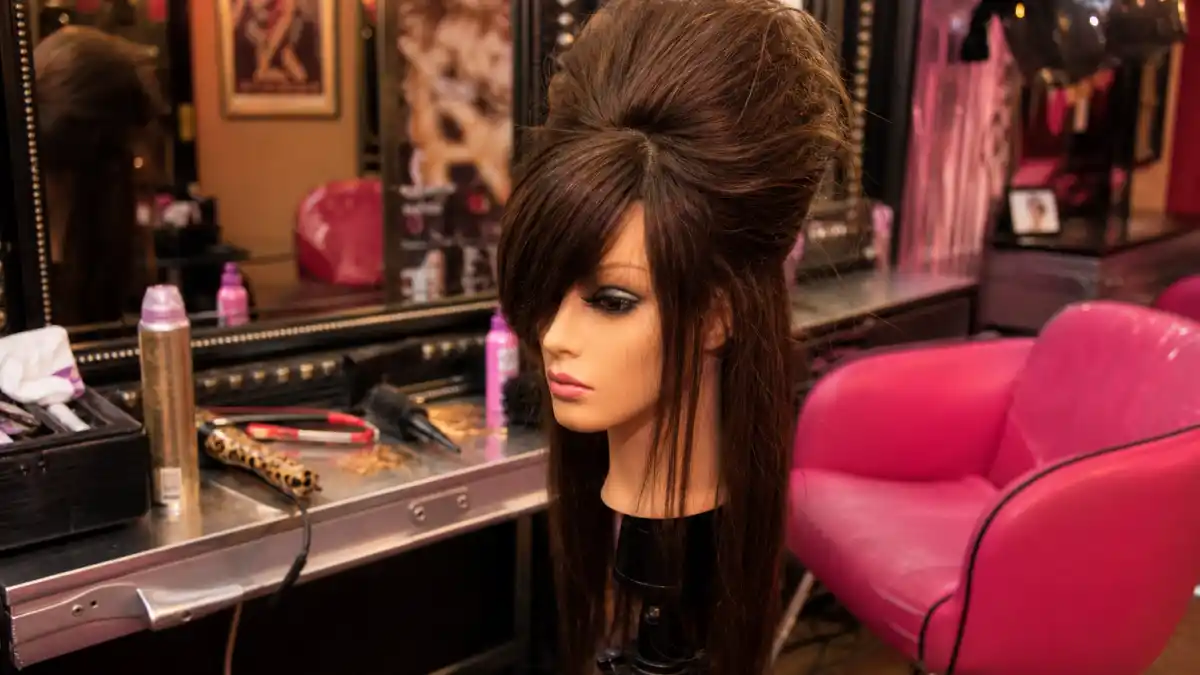 Where is Snooki now — iconic pouf hairstyle at a Jersey Shore era salon after MTV fame