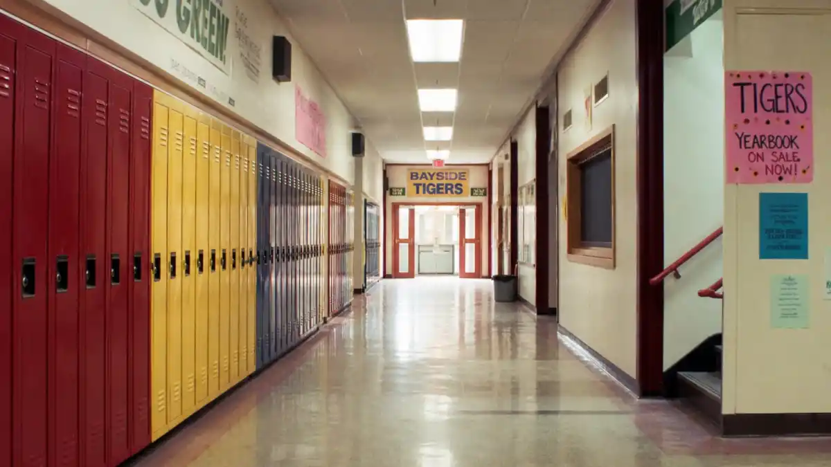 Where is Tiffani Thiessen now 2026 — 1990s Bayside High school hallway evoking Saved by the Bell Kelly Kapowski era