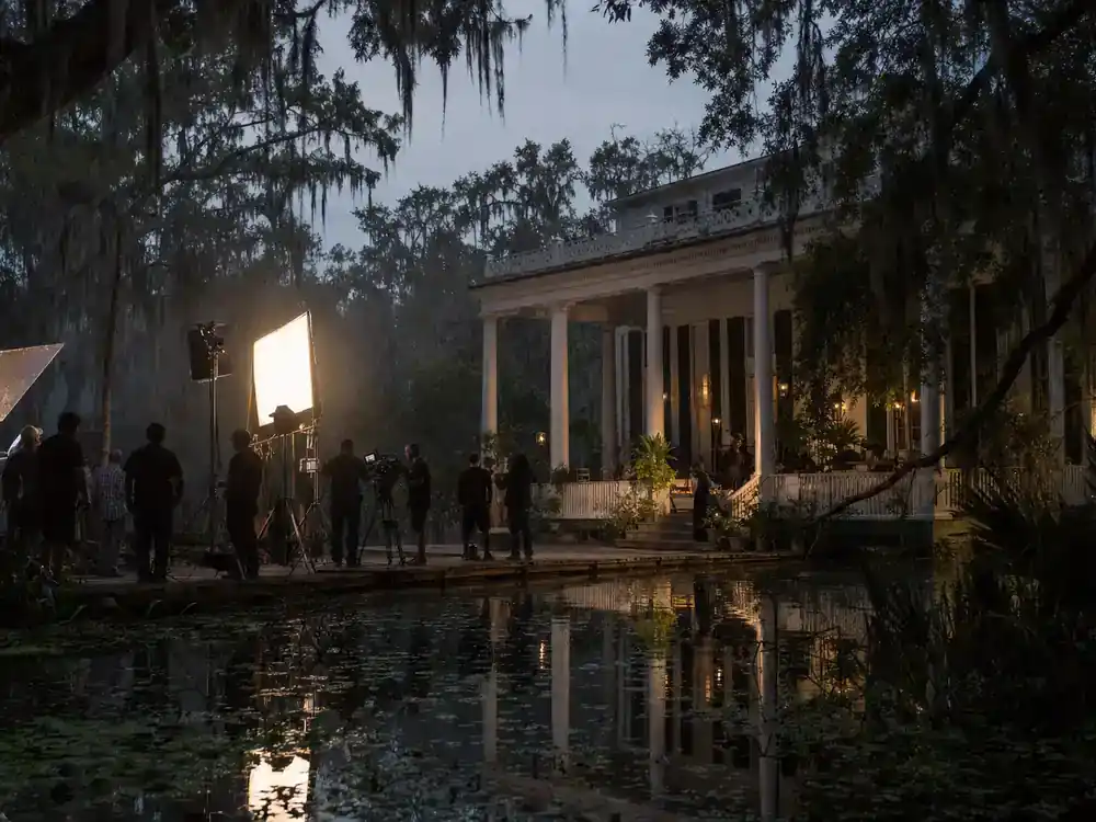 Twilight movies filming locations guide Louisiana — bayou film set with Spanish moss trees and crew filming on antebellum-style porch location